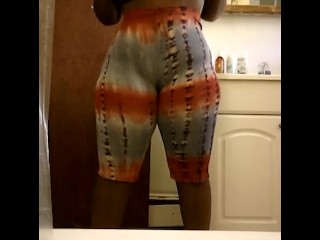 Chocolate Bbw jiggling and fat booty in leggings