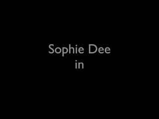 Sophie Dee-Peeing