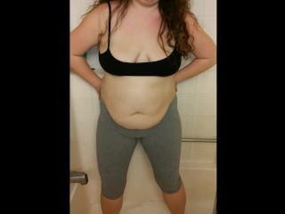 Danielle Pees in her Leggings in the Shower! Slutty BBW Piss play!