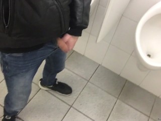 A quick pee in the urinal