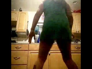 Washing dishes TWERK with Amanda Lee