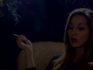 Smoking fetish in 4k !