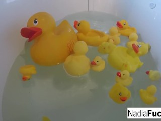 Nadia takes a bath with some rubber duckies