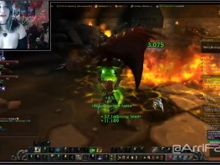 World of Warcraft Gamer Girl Does Her Best to Heal while Cumming