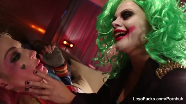Lesbian Costume - Whorley Quinn Leya gets a hard fucking from She Joker Nadia