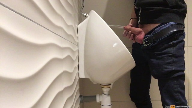 Gay streaming video clips - One boy - one urinal - one piss stream