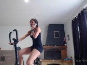 Preview 2 of Fuck and creampie Bike gym Sextwoo/Baisée pendant sa gym à vélo