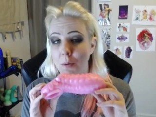 Rio's Reviews: Bad Dragon's Basilisk/Crackers Sheeth