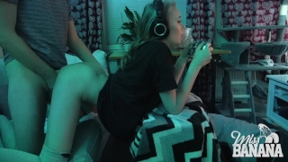 Girl multitasks gamer pussy young