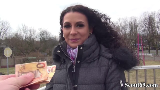 German Scout: Piercingem zdobená Mara Martinez (análně) šoustá za penízky