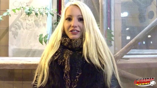 German Scout: Blonďatá lolita z Dráždan šoustá za peníze