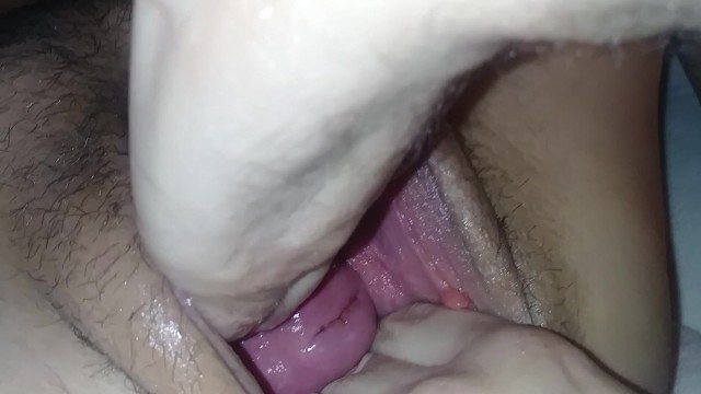 640px x 360px - Holding open, pushing cervix out.