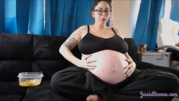 Pregnant Glasses Porn - Casual Ramon Noodle Pregnant Eating