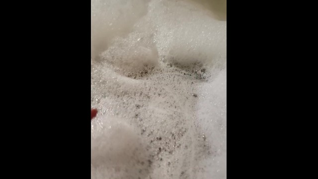 Masturbating in a bubble bath smacki