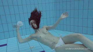 Roxalana submerged in the pool naked