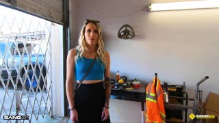 Roadside – Blonde Tattoo Babe Banged By Her Car Mechanic