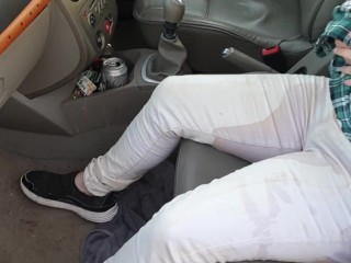 AliceWetting – I cant stop wetting my jeans in the car again! Oops ;)