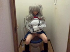 ドールにトイレで連れション