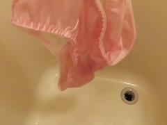 Piss-covered pink panties 小便ぶっかけ後のピンクのパンティー