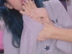 Licking my feet👅💦 go to my of for more - Kit.tybabby 