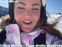 Ava Moore - Des skieurs me surprennent en train de me goder le cul - VLOG X