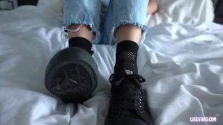 Love her feet, cum on her sneakers
